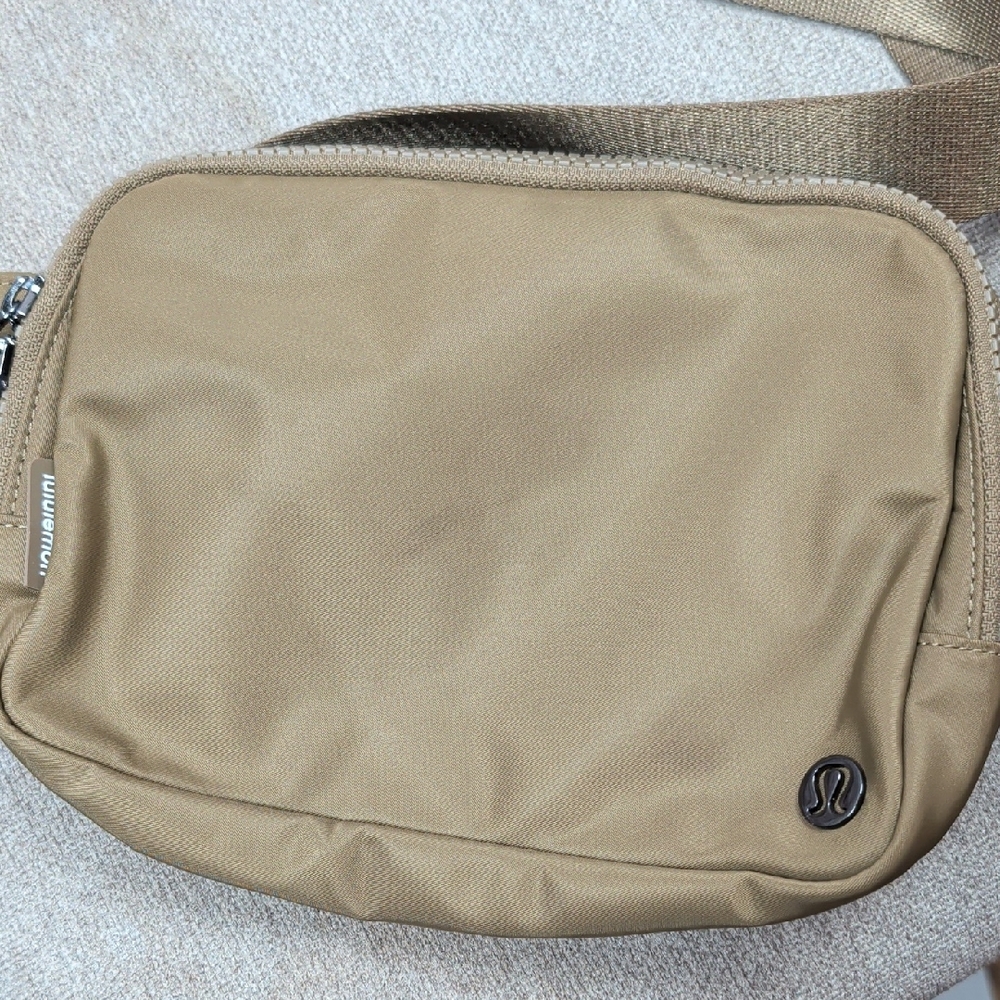 Lululemon Athletica Beige Lap Bag Belt Bag